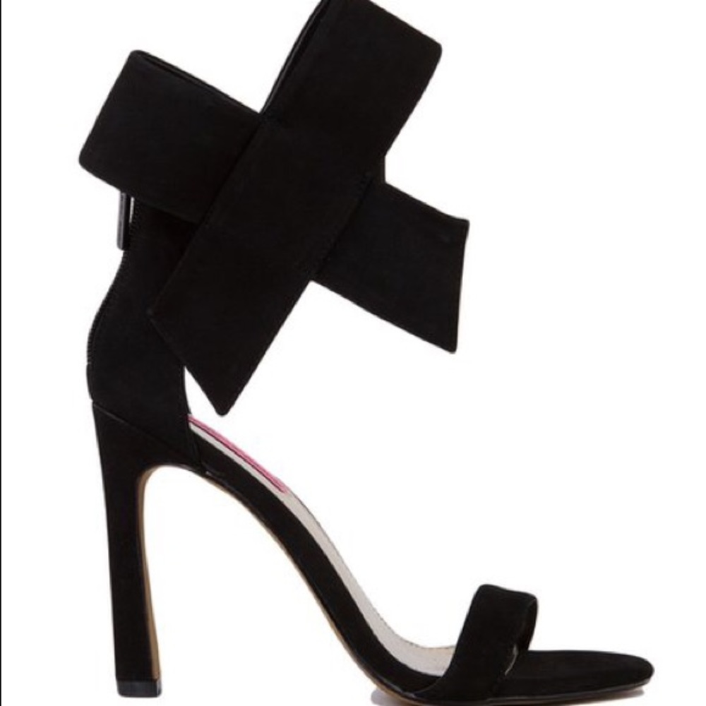 Betsy Johnson Black Bow Heels